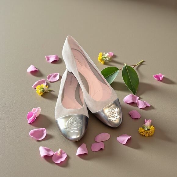 Taryn Rose Babe Tan Suede Metallic Toe Block Heels 8.5B – Chic & Comfy! Business - Picture 1 of 11